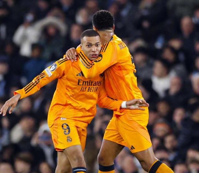 欧预赛争夺激烈，球员们拼尽全力为荣誉的简单介绍