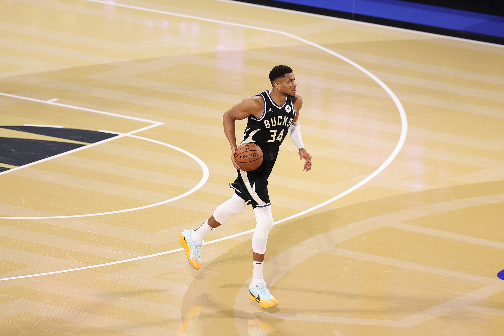 开云体育官网-关于雄鹿大胜开拓者，字母哥爆砍+的信息