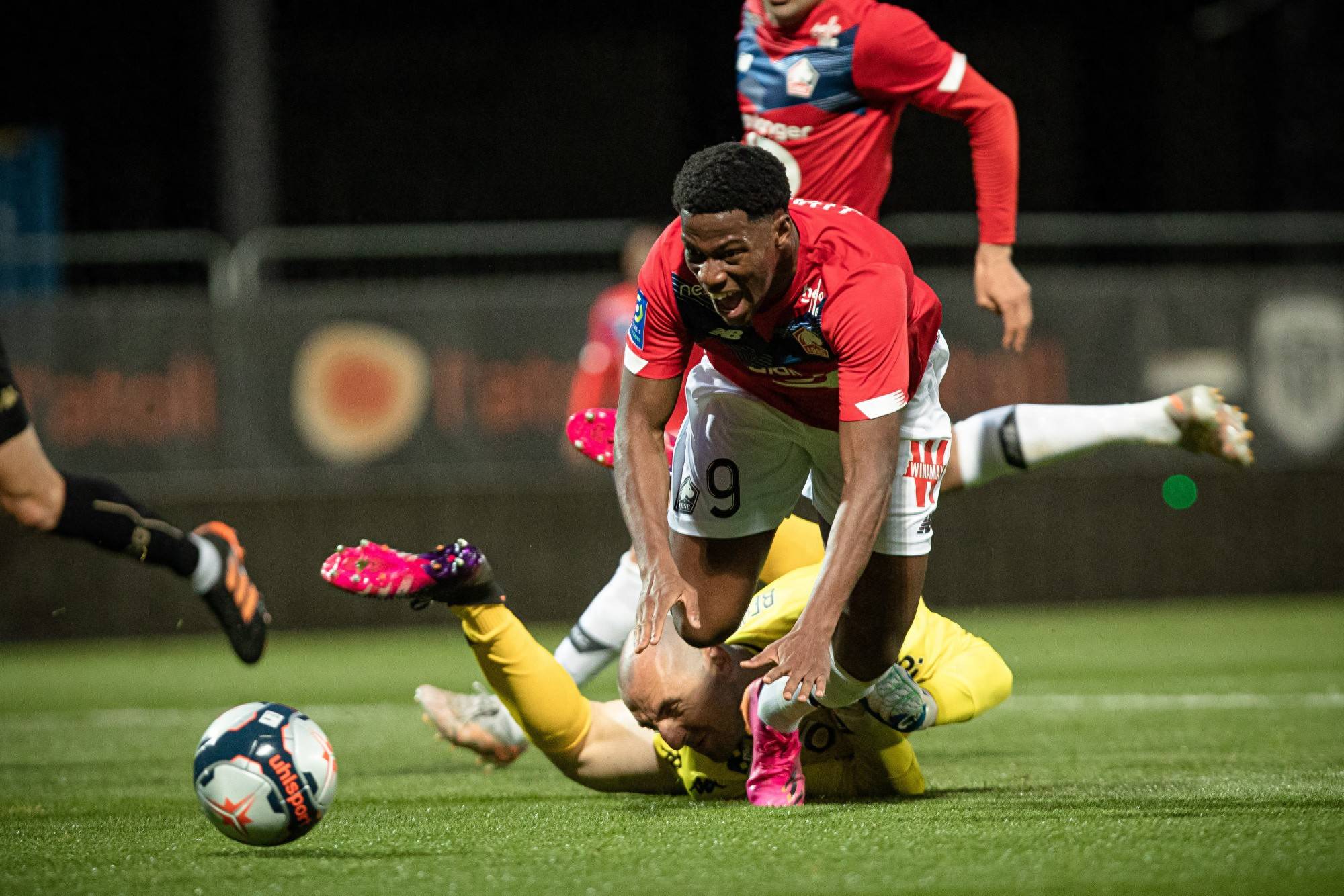 关于里尔球队战术变化频频，效果有待实战考验的信息