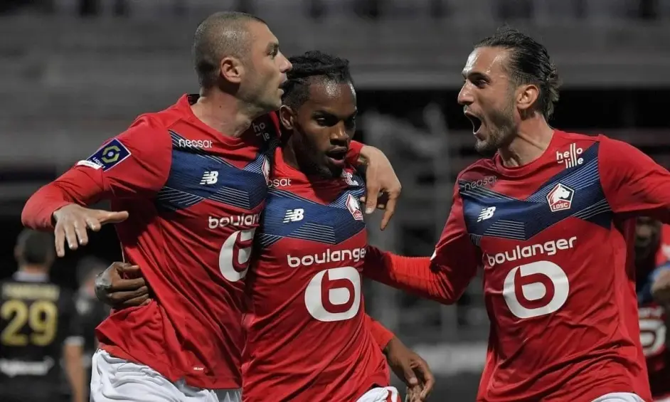 里昂继续保持完美战绩，稳居榜首的简单介绍