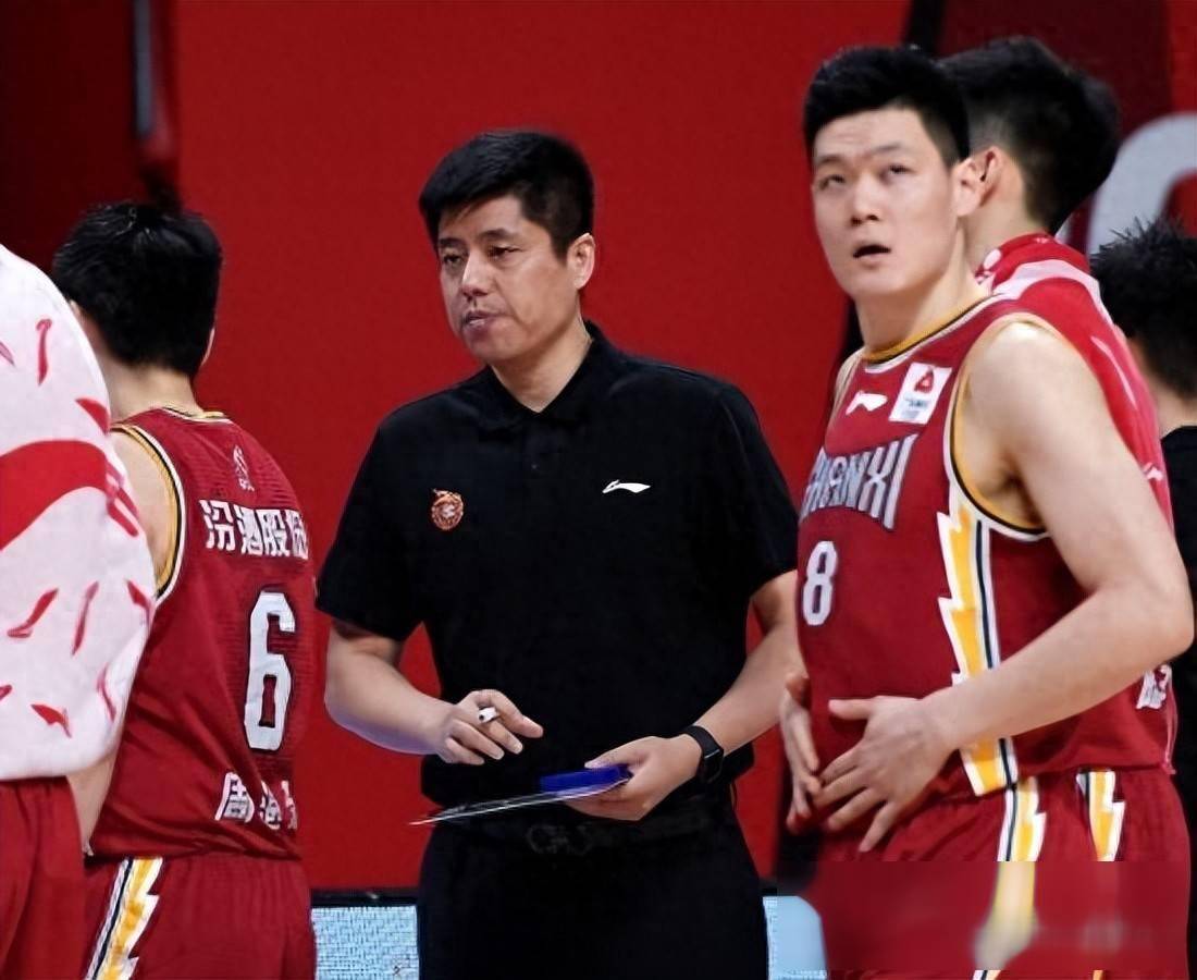 开云体育-比赛中球员场外争执情事曝光，主角当事人表态致歉的简单介绍