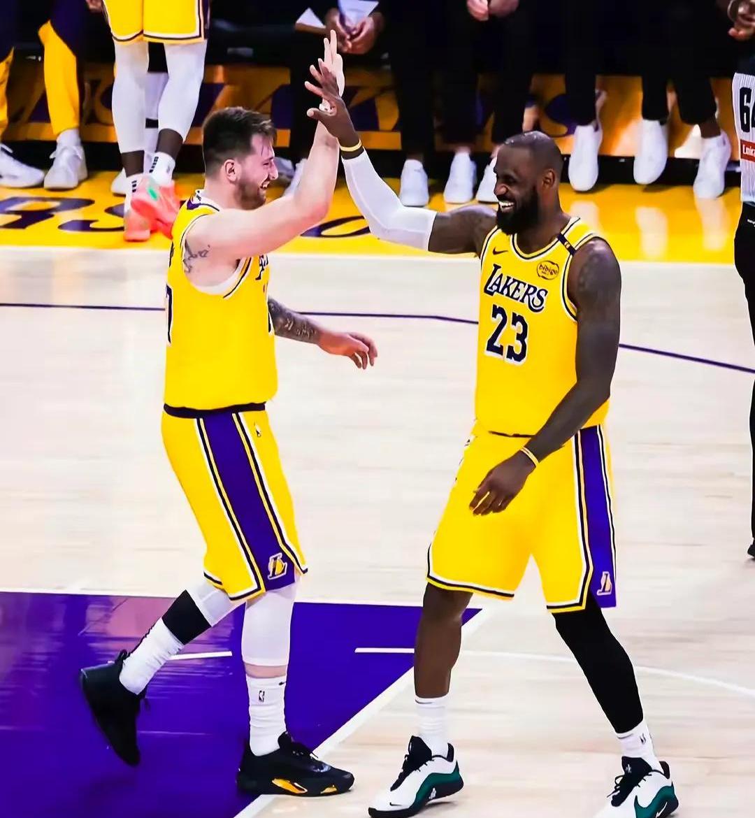 开云体育官网-湖人逆转开拓者，豪取五连胜