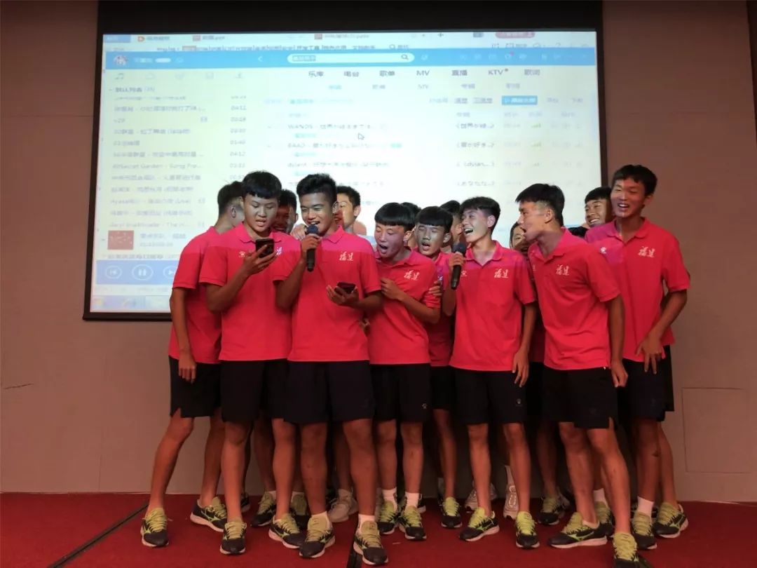 关于国际足球女明星齐聚一堂，助阵友谊赛的信息