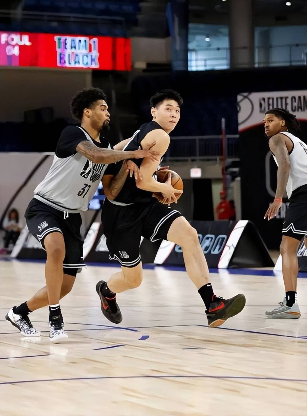 再起风波！篮球联赛再度引发热议