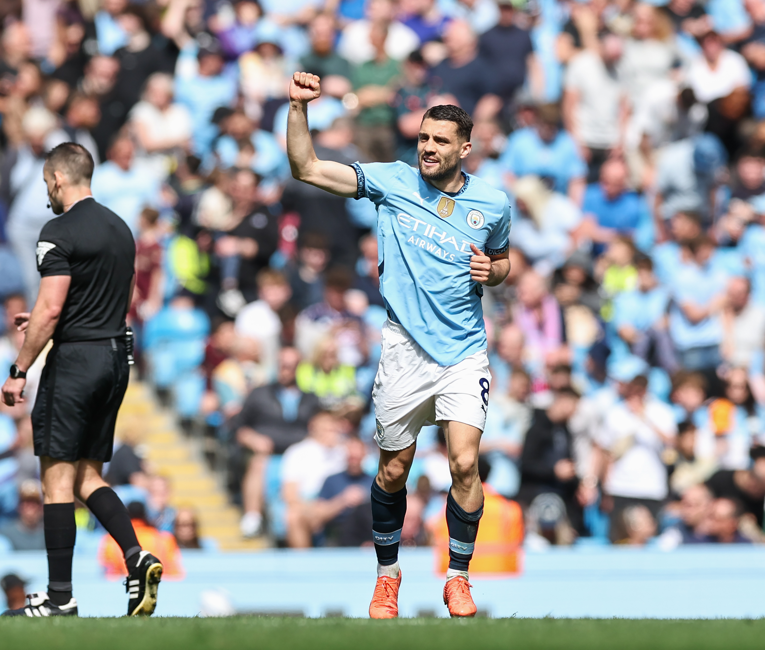 曼城客场逆转，继续保持不败纪录