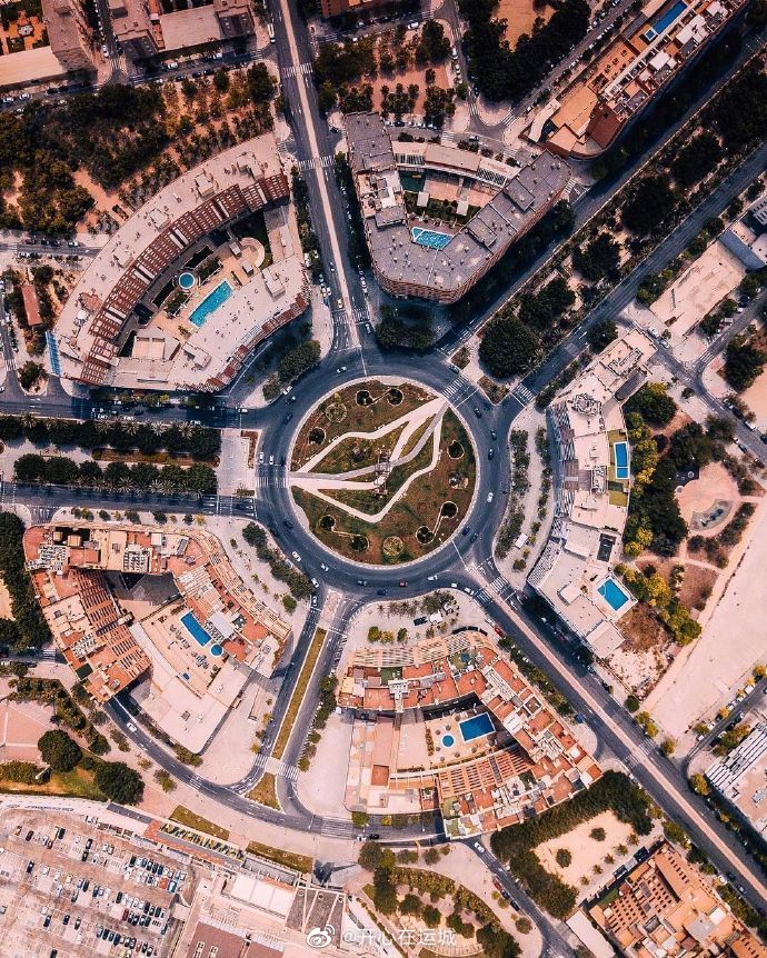 巴塞罗那才气横溢，风头无两