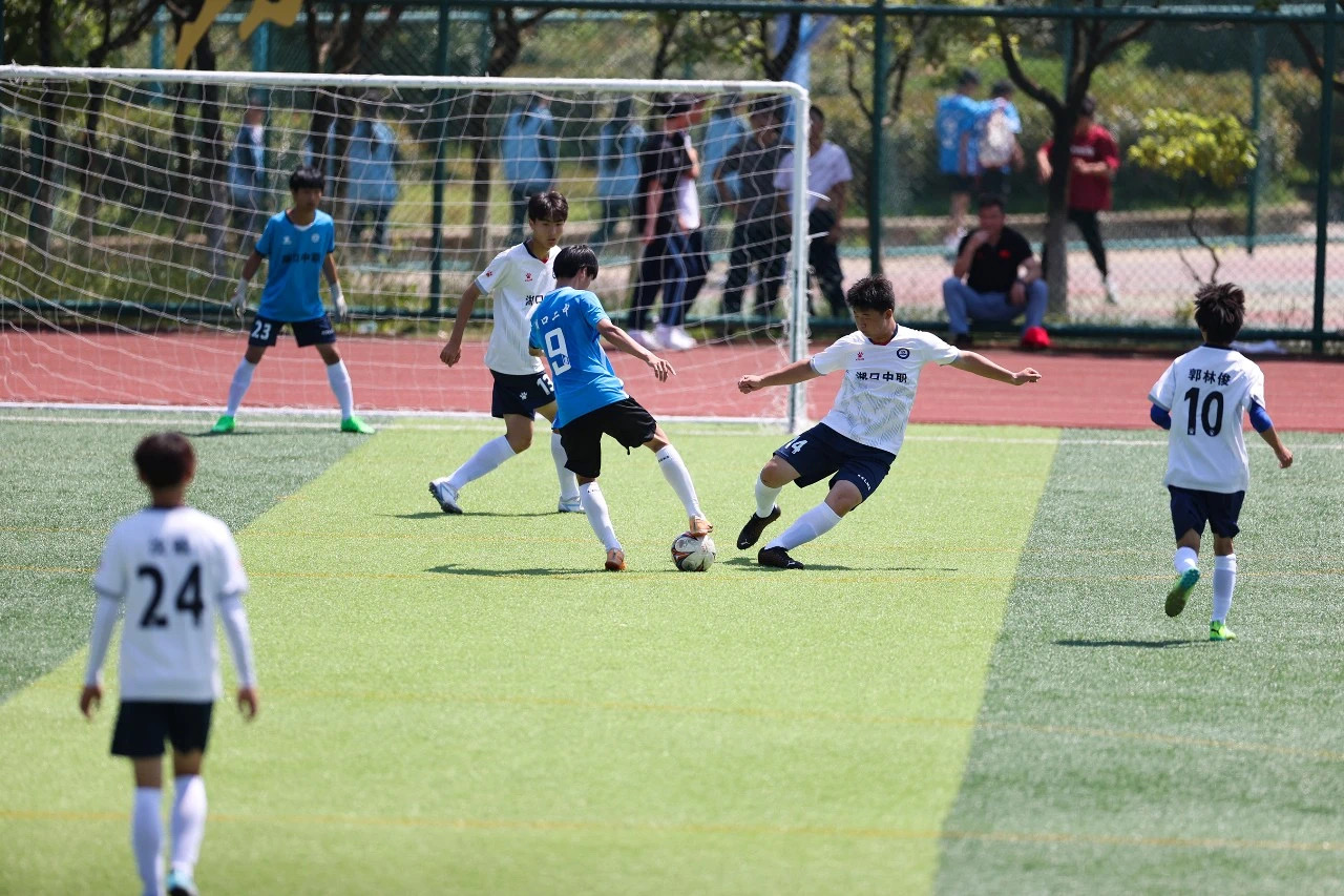 绿茵场上较量激烈，谁能做到最好