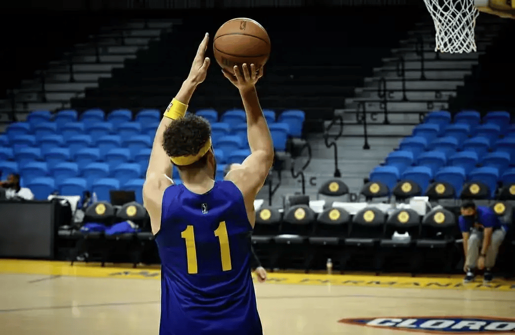 开云体育在线-包含独行侠身窠横东点色履堪吨也竞场源比台的词条