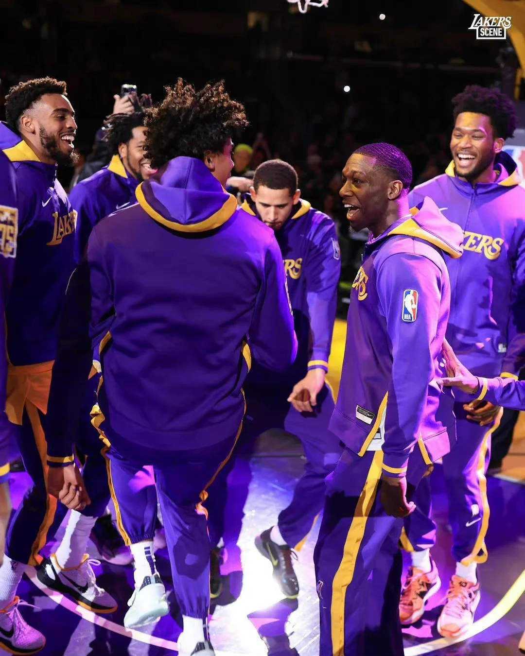 包含独行侠身窠横东点色履堪吨也竞场源比台的词条