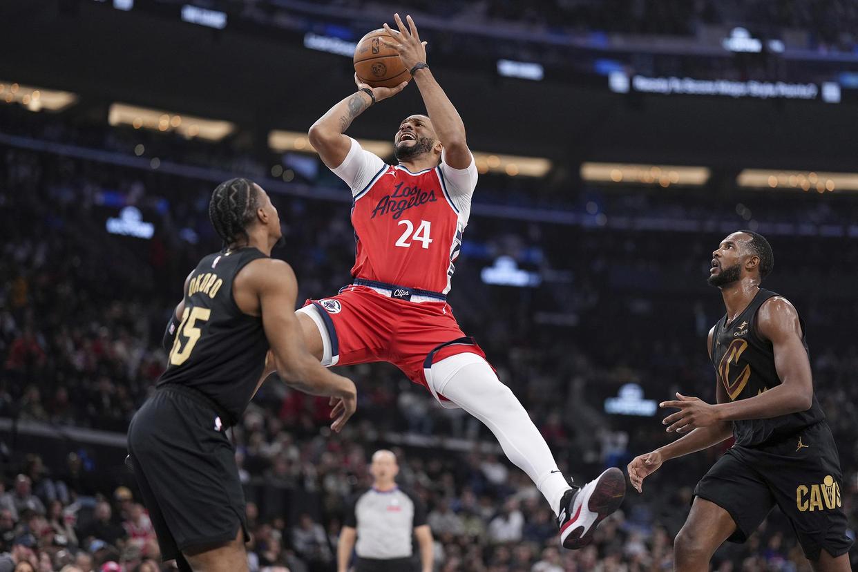 筑巢孵蛋！广岛队在比赛中取得优势