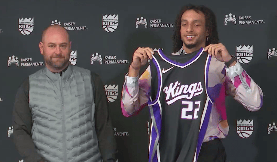 国王队披荆斩棘，晋级下一轮比赛