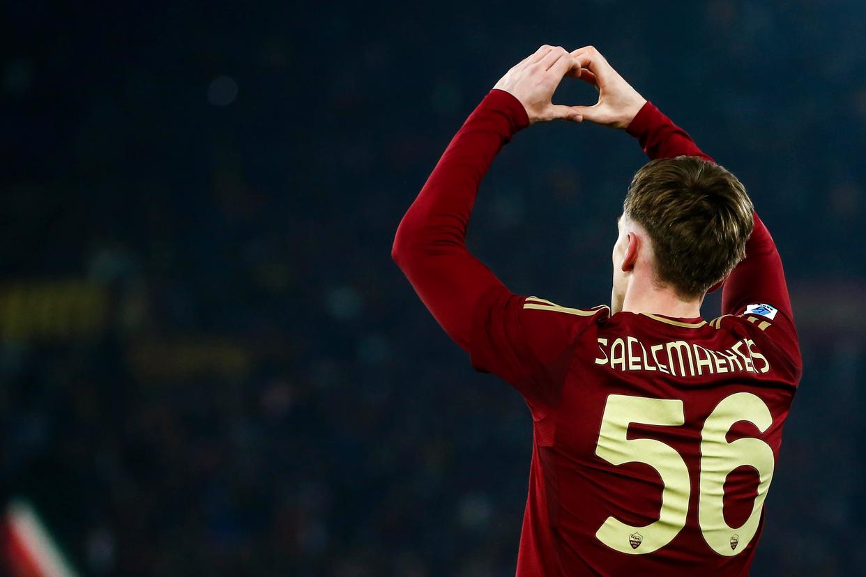 罗马城球员庆祝进球，赛季目标前所未有