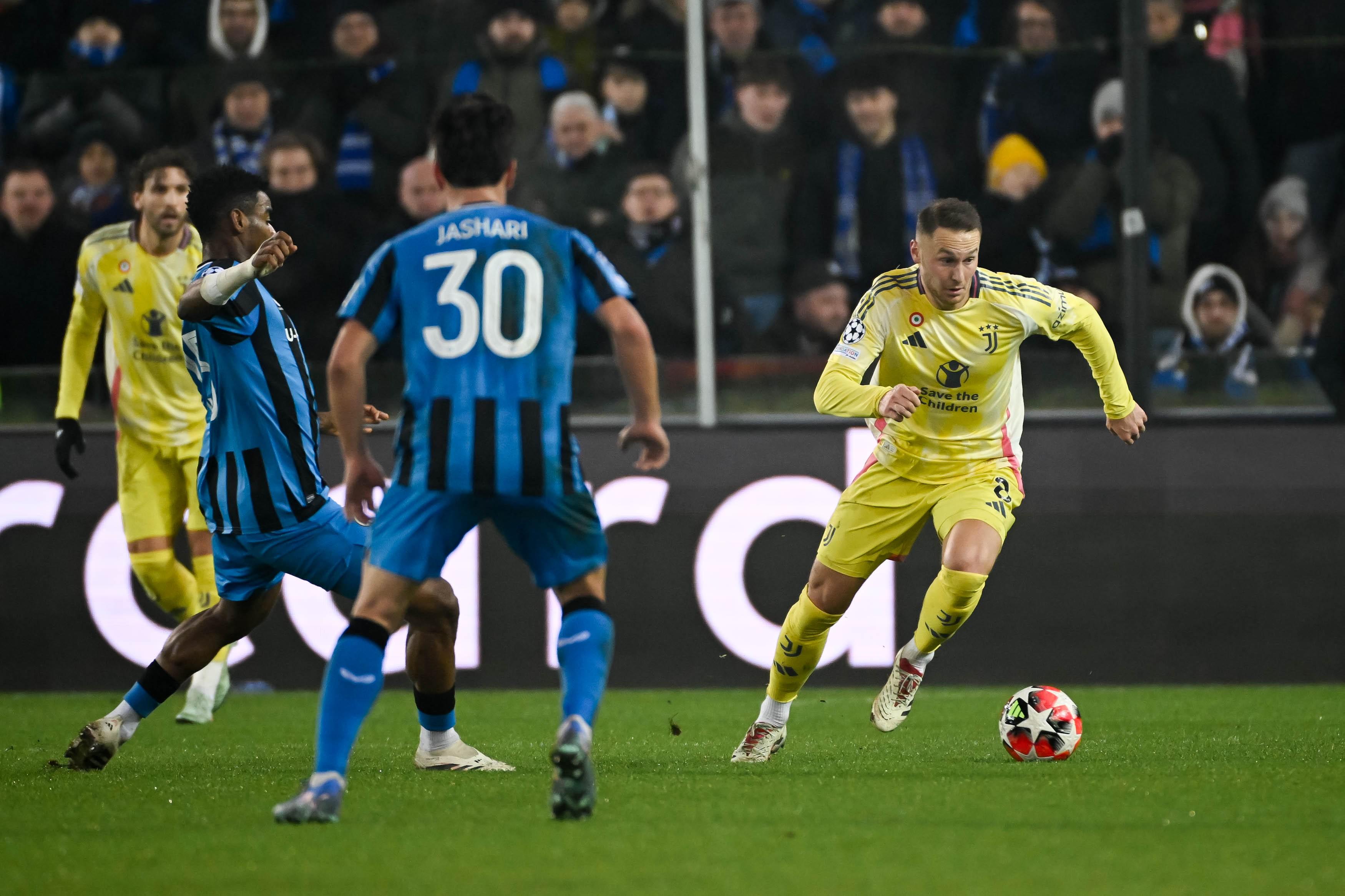 尤文图斯客场胜鲁尔、小组第一提前出线！