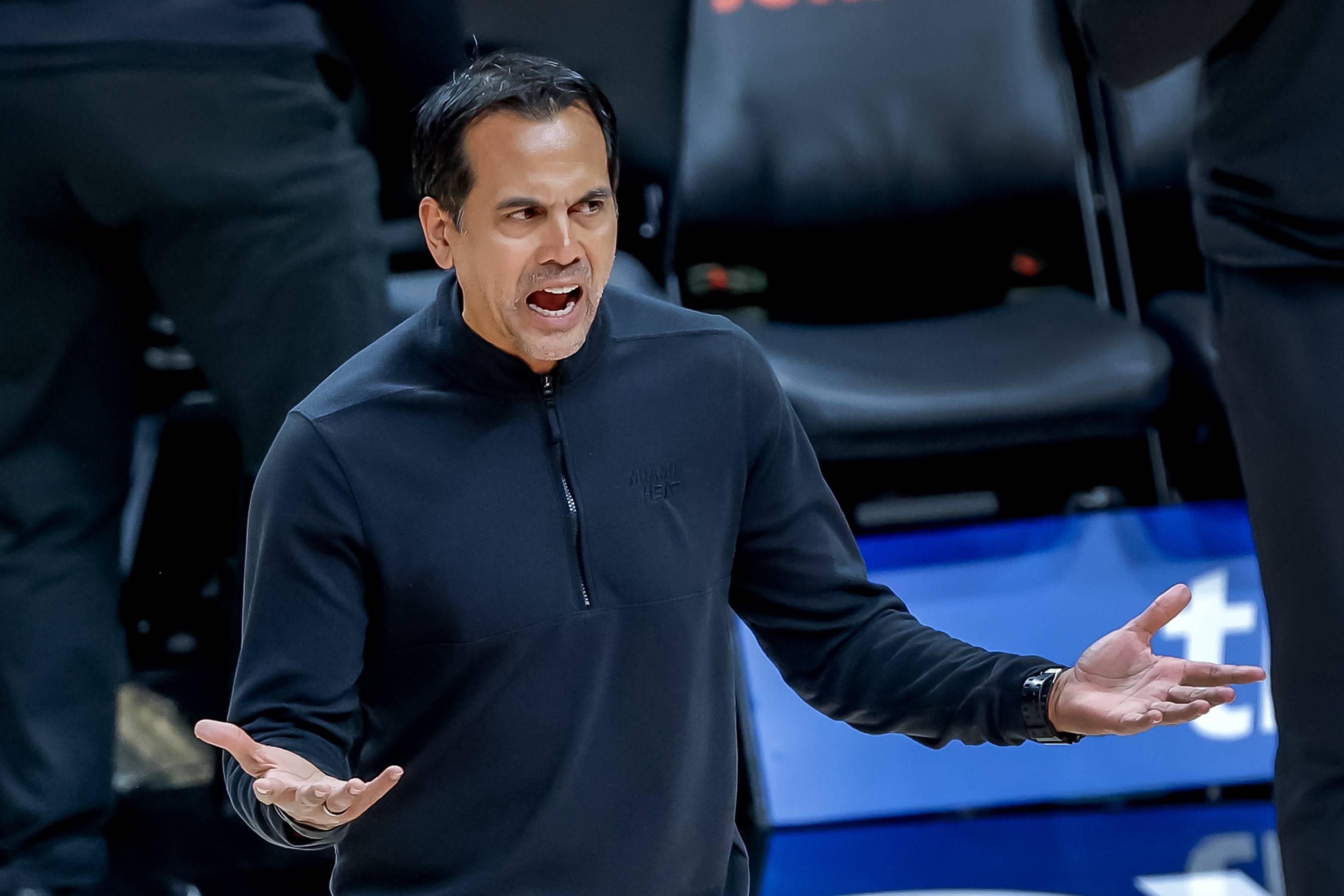 开云体育下载-队内矛盾频发，热火遭遇连败情绪低迷