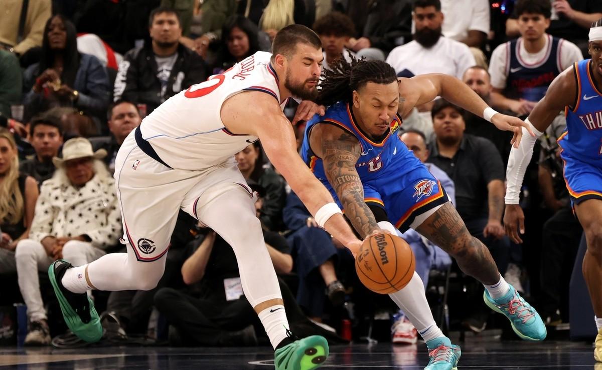 琼斯助攻斩获进球，为球队锁定胜局