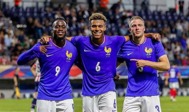 关于拜仁慕尼黑赛季前景备受盘问，谁将勇夺冠军的信息