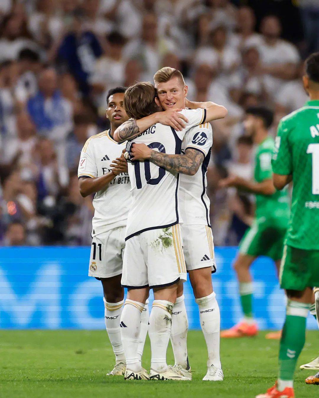 包含维拉雷亚尔主场告捷，冲击西甲前四渐入佳境的词条