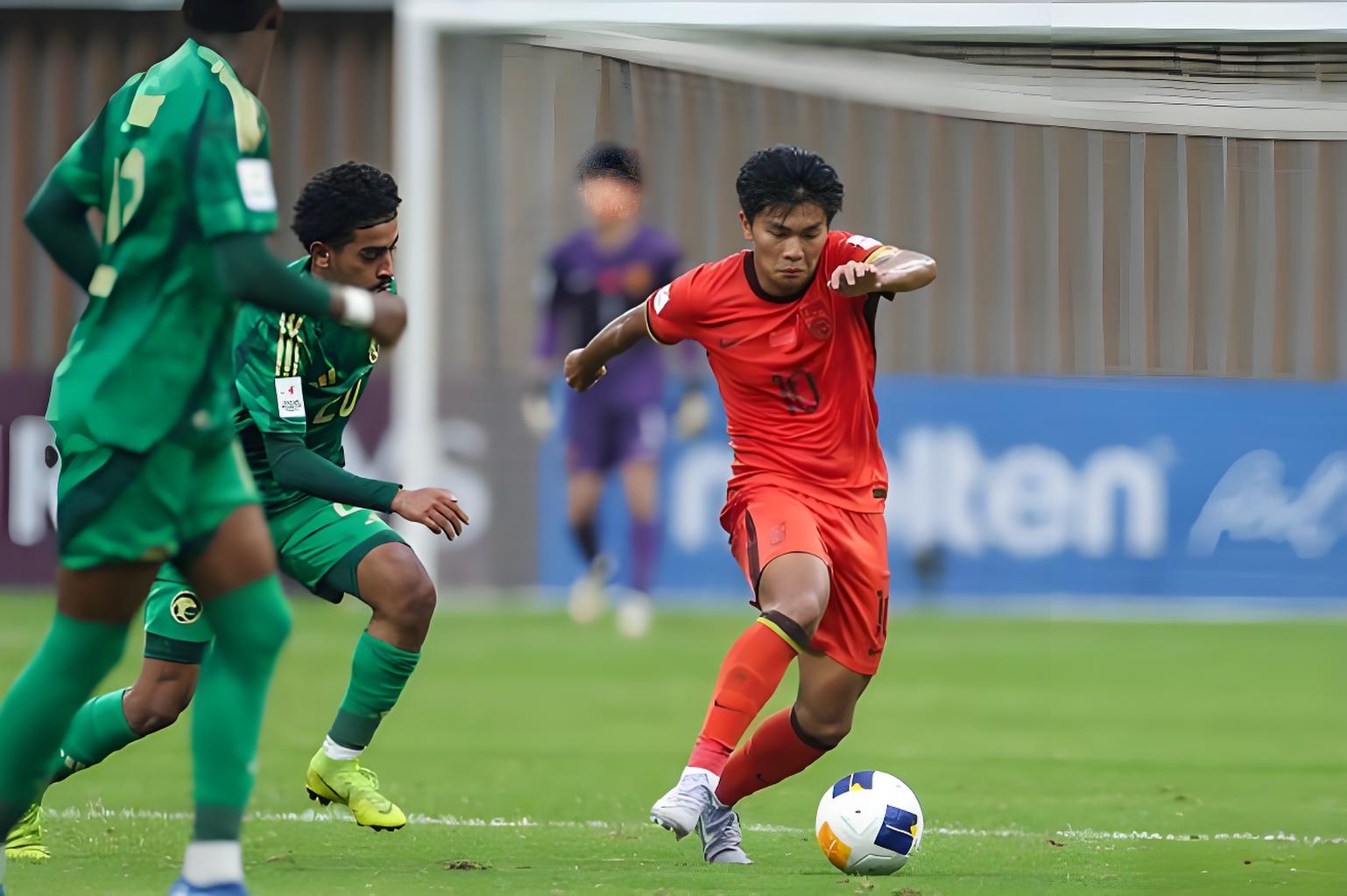 开云体育入口-青年球员展现出色表现赢得观众掌声