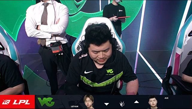 CLG碾压MAD，Kanavi完成史诗逆转焦点之战2025世界赛，锁定晋级资格的简单介绍