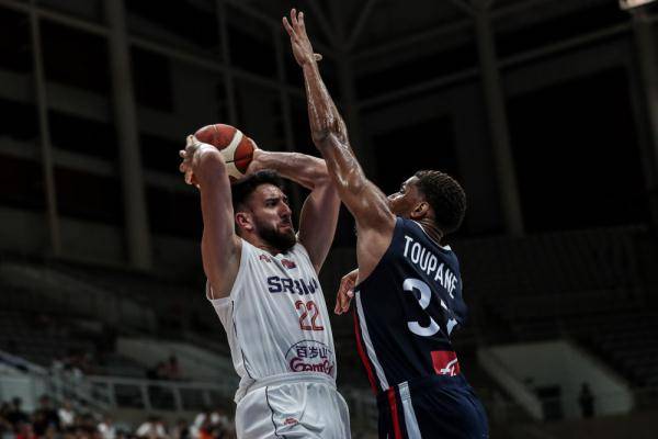 开云体育APP下载-球员们展现了出色的状态，篮球比赛惊艳世界！