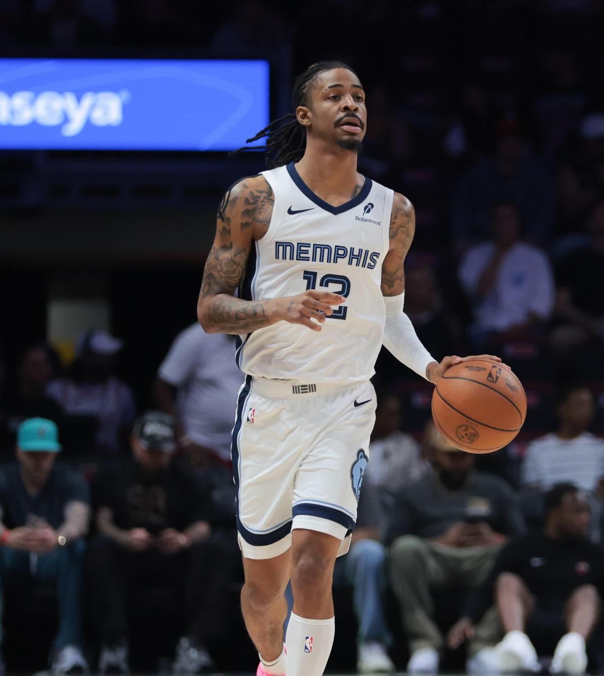 开云下载-篮网队全明星球员伤愈复出强势回归