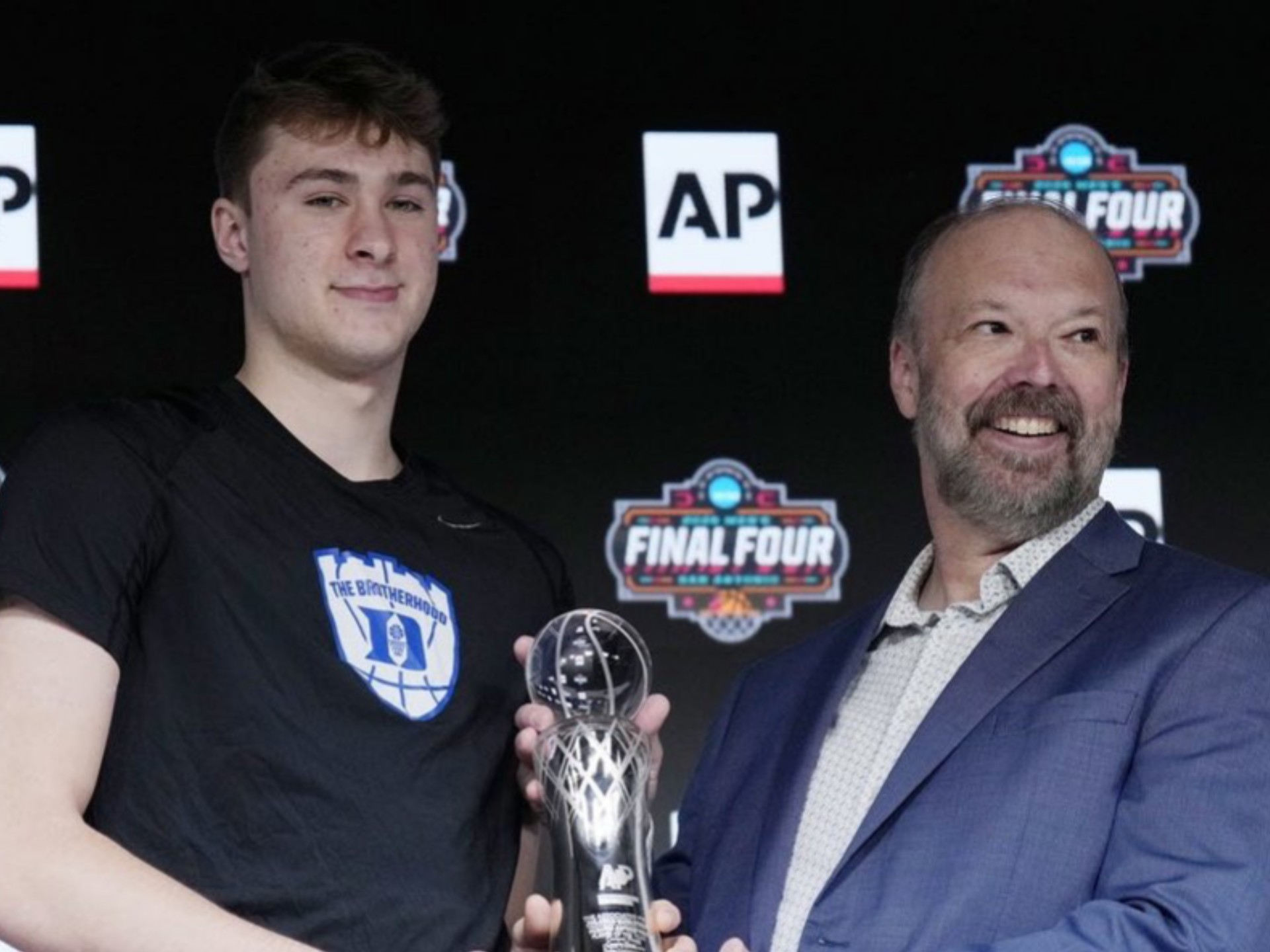 包含美媒评分最高球员再度获得MVP候选的词条