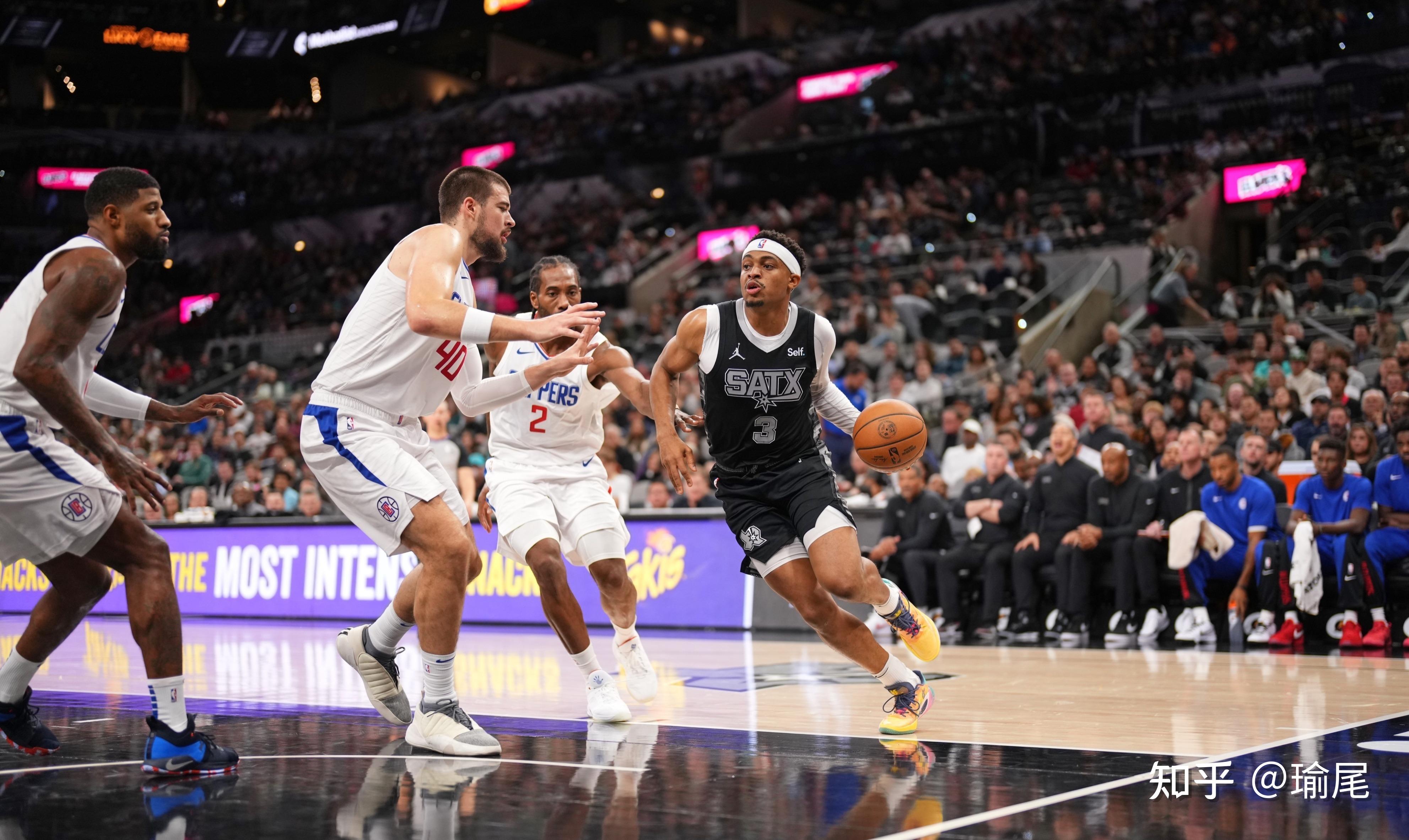 开云体育平台APP-马刺力克雷霆，德罗赞连续砍分