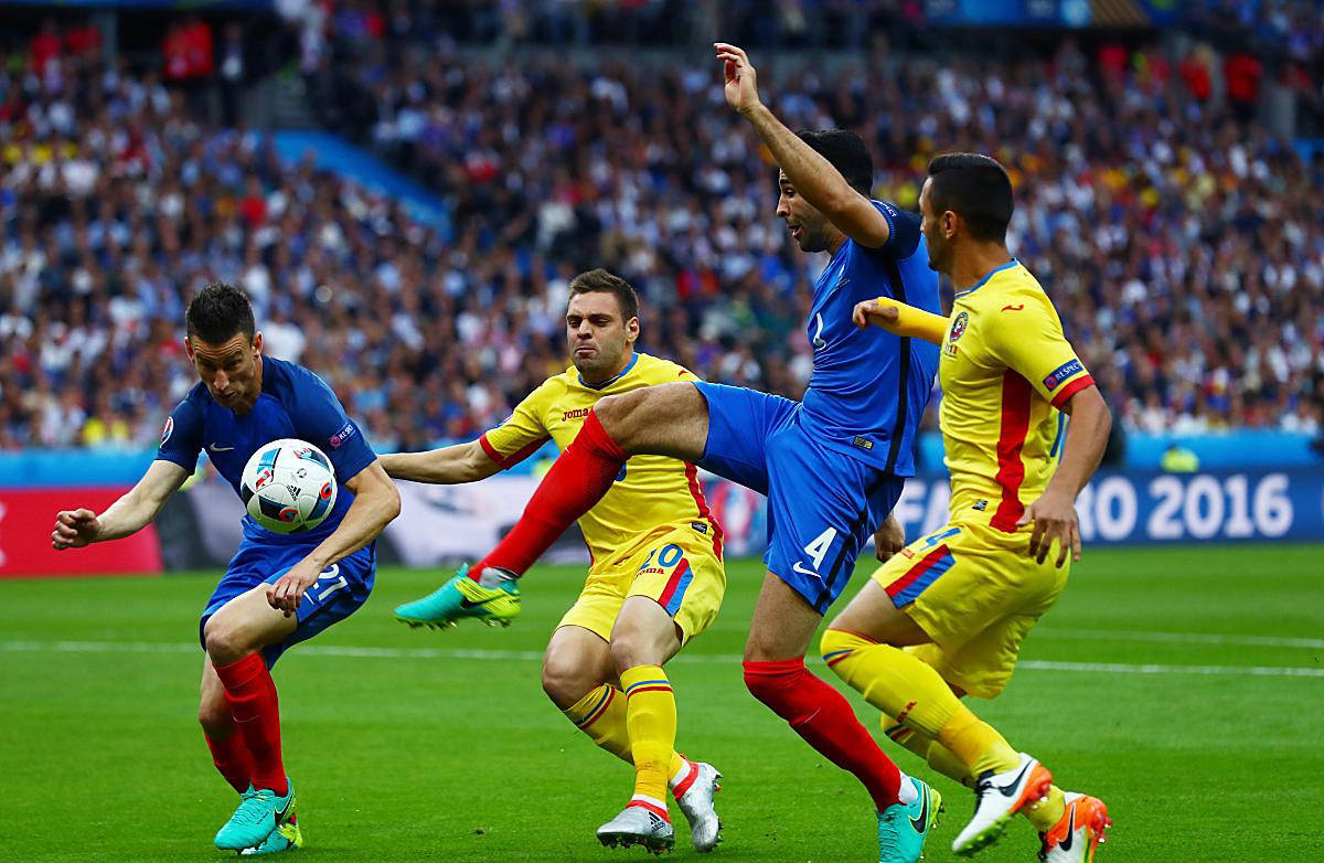 开云体育下载-阿贾克斯主场击败对手晋级下一轮